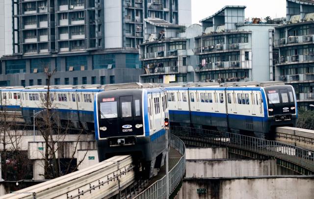 重慶軌道交通的車型問題:解決山城特殊性,過多車型也造成困難